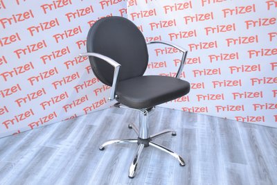 Lara barber's chair: penta-heel, chrome on hydraulics
