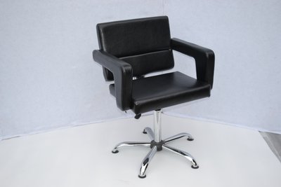 Flamingo barber's chair: penta-heel, chrome on hydraulics